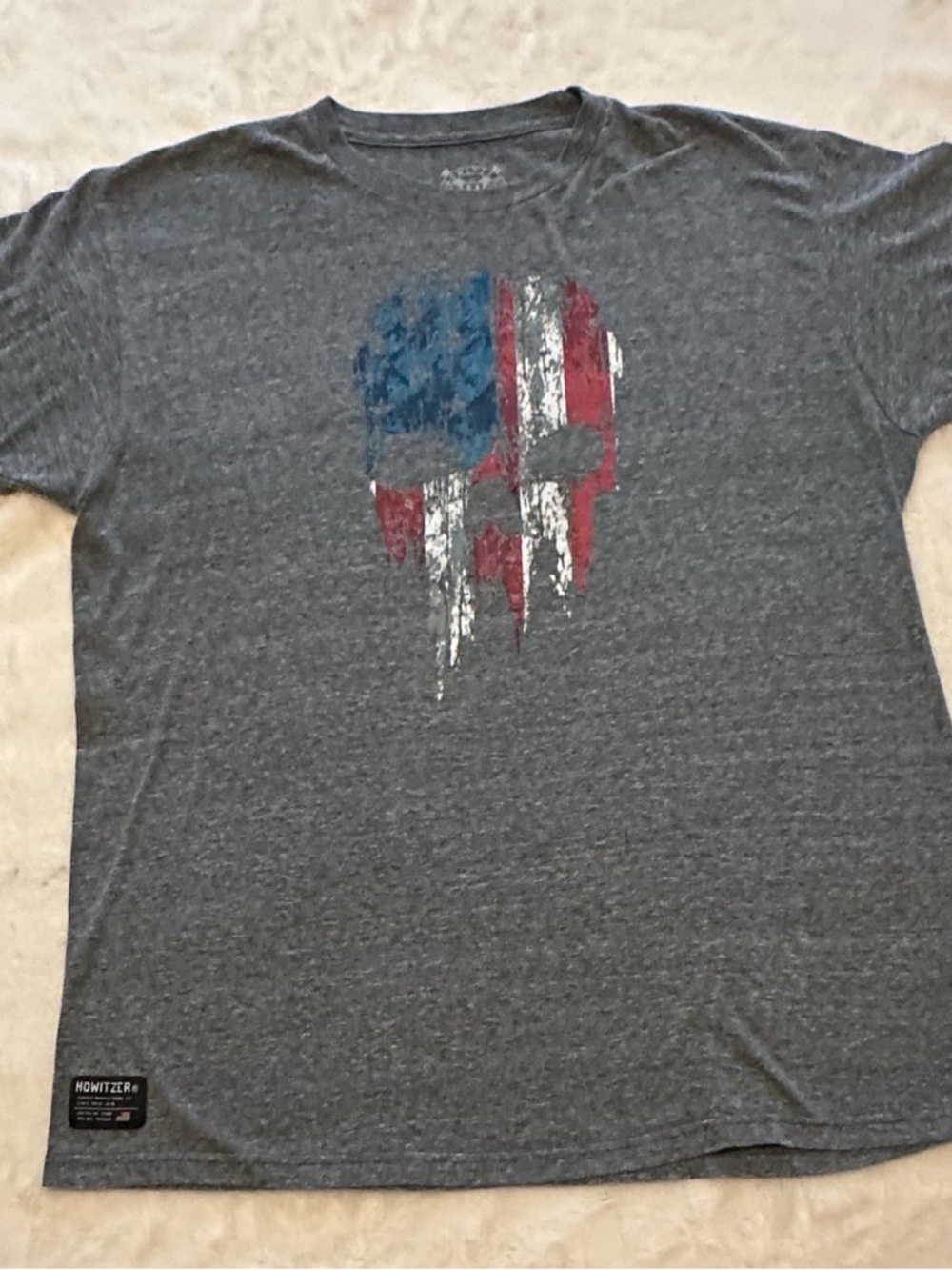 Howitzer Men's XL Gray Flag Skull Graphic Tee